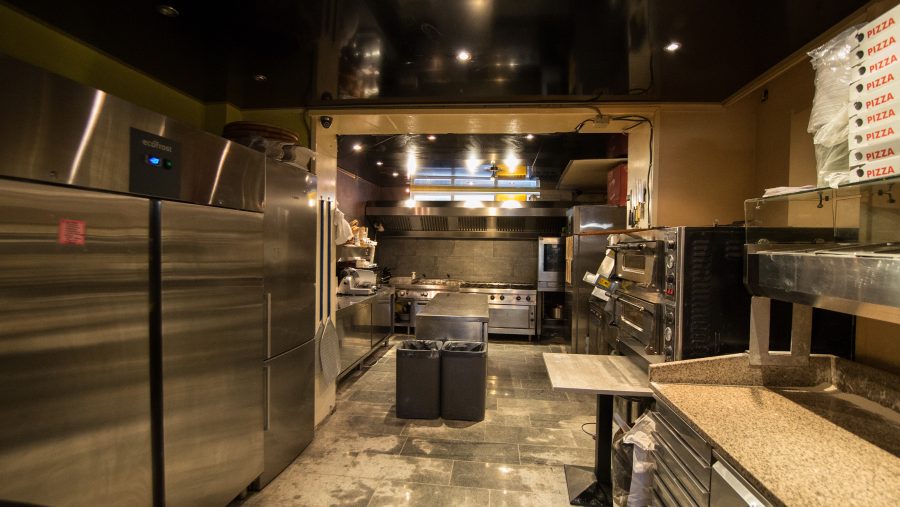 Afhaalrestaurant ter overname in Groningen, Groningen — complete horeca keuken/complete horeca kitchen