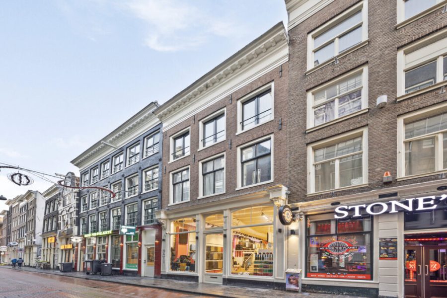 Delicatessenwinkels ter overname in Amsterdam, Noord-Holland — Snoepwinkel A+ Locatie Warmoesstraat Amsterdam