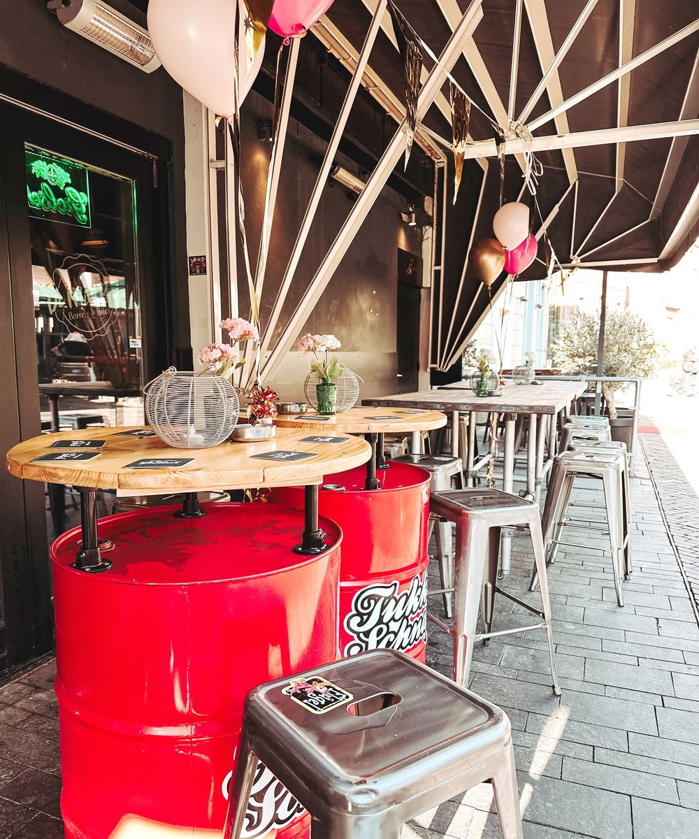 Foto 3 van 12: Café ter overname in Enschede, Overijssel — Uniek Feestcafé midden in centrum Enschede