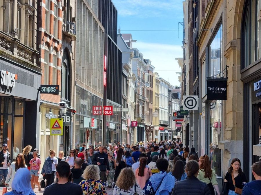 Overige ter overname in Noord-Holland — Kaaswinkel / Bakker / Broodjeszaak  op A+ locatie met top omzet Amsterdam Centrum