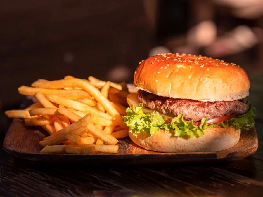 Cafetaria-snackbar ter overname in Nunspeet, Gelderland — Cafetaria met lunchroom te koop op de Veluwe