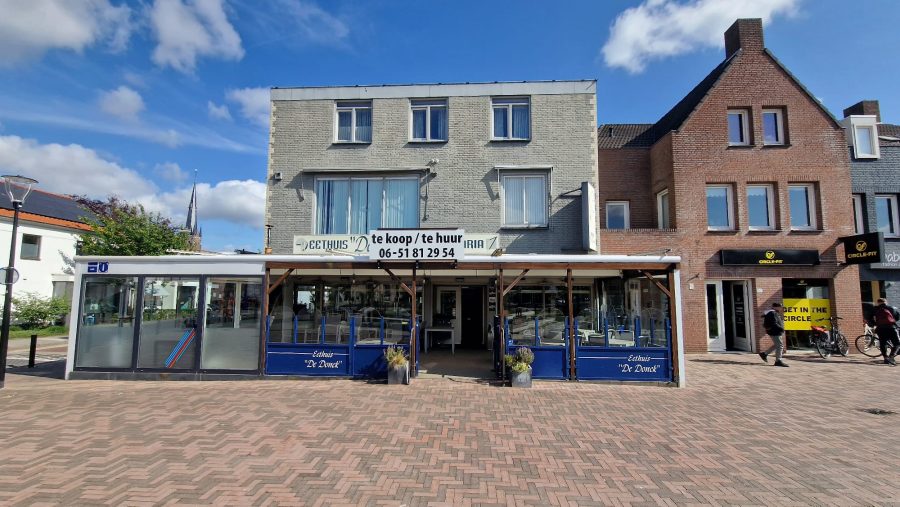 Cafetaria-snackbar te koop in Beek en Donk, Noord-Brabant — TE KOOP Horecapand met 2 appartementen centrum Beek en Donk