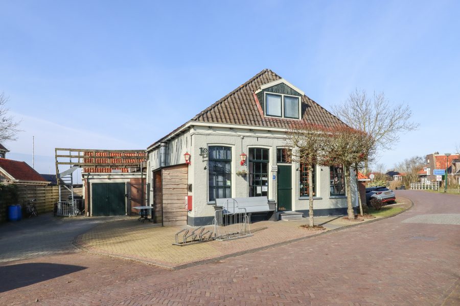 Eetcafé te koop in Uitwellingerga, Friesland — EETCAFE GELEGEN AAN HET OPEN VAARWATER
