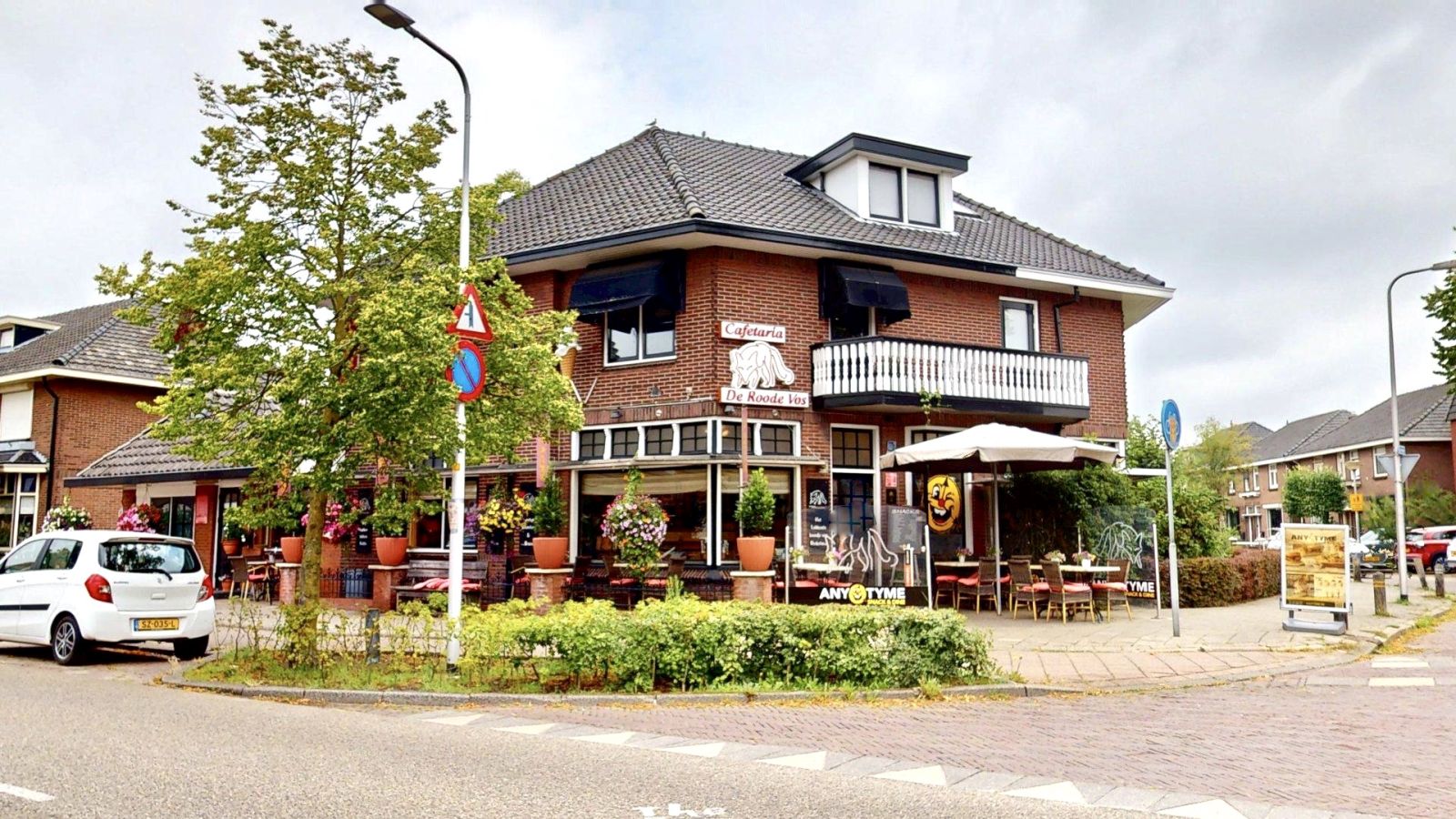 Foto 1 van 12: Cafetaria-snackbar te koop in Goor, Overijssel — Goor (Hof van Twente) – Cafetaria De Roode Vos inclusief vastgoed te koop