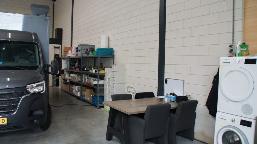 Snack/viswagens te huur in Noord-Brabant — ter overname; Snackwagens op locatie bedrijf gevestigd in de omgeving Eindhoven.