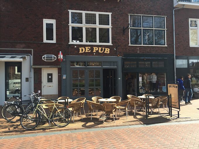 Mogelijk als: café of eetcafé of lunchroom te huur in Haren, Groningen — Horecapand te huur in het centrum van Haren!