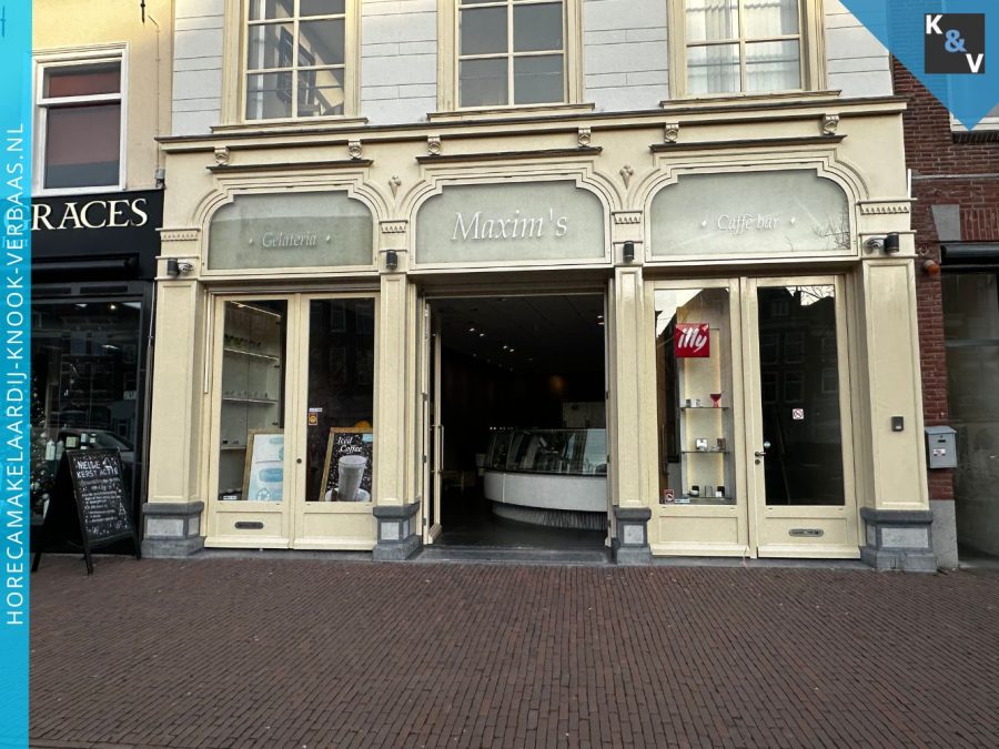 IJssalon ter overname in Leiden, Zuid-Holland — Goedlopende Gelateria aan de Nieuwe Rijn in Leiden