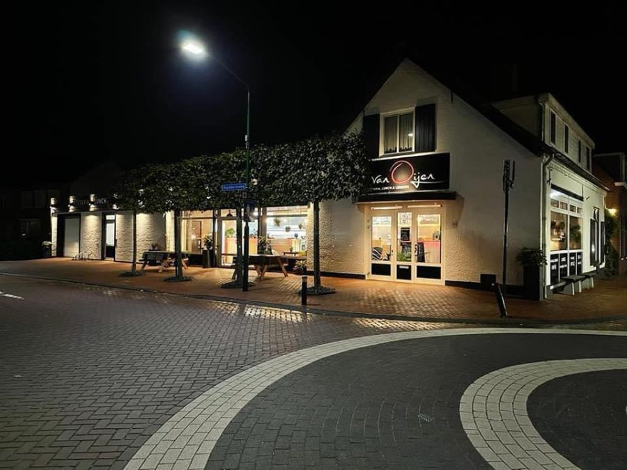 Cafetaria-snackbar te koop in Beugen, Noord-Brabant — Topcafetaria kooppand met woning