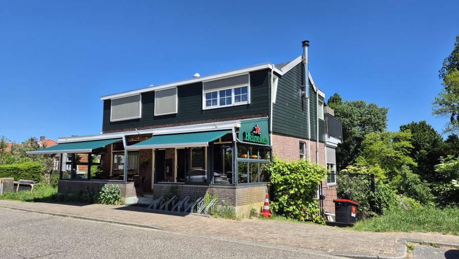 Café te koop in Zaandam, Noord-Holland — Vrijstaande horecalocatie met ruime bovenwoning