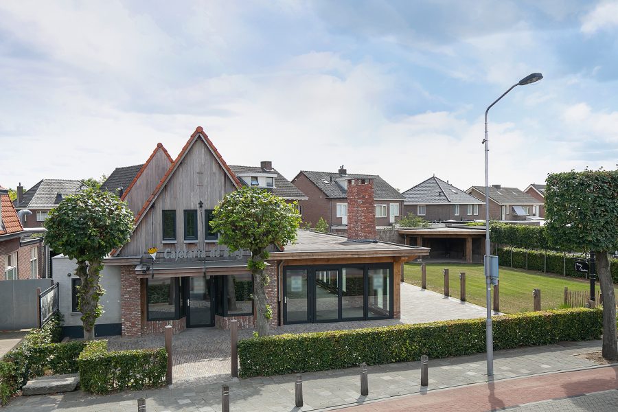 Horeca beleggingspanden te koop in Valkenswaard, Noord-Brabant — Casco horecapand met woning, kelder en bouwkavel