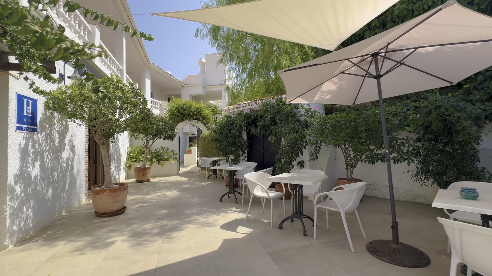 Foto 2 van 4: Horeca- onroerendgoed te koop in Nerja, Andalusia — Hotel-Restaurant in Spanje
