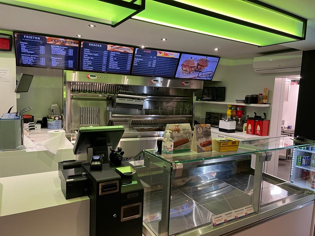 Foto 3 van 11: Cafetaria-snackbar ter overname in Diest, Vlaams Brabant — Frituur in Diest Belgie zeer toeristisch