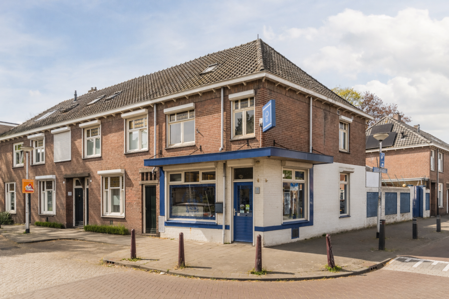 Cafetaria-snackbar te koop in Tilburg, Noord-Brabant — Horecapand met bovenwoning