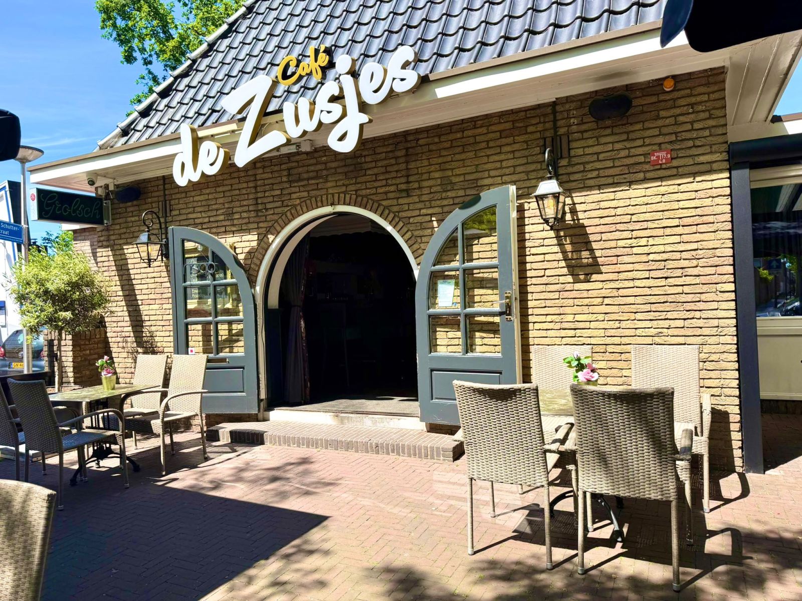 Foto 1 van 14: Café-bar-zaal ter overname in Enschede, Overijssel — CAFÉ DE ZUSJES – GLANERBRUG (IN PRIJS VERLAAGD!)