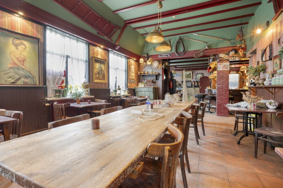 Horeca beleggingspanden te koop in Ammerstol, Zuid-Holland — Te Koop of Te Huur grote boerderij Z-H