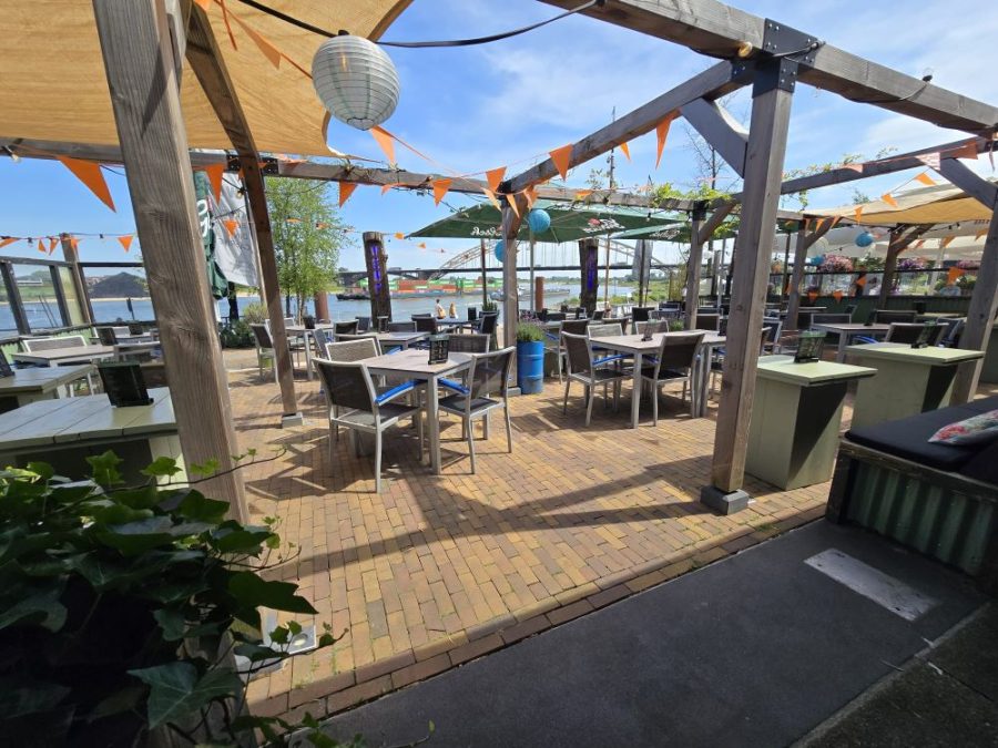 Restaurant ter overname in Gelderland — Turn-key restaurant aan de Waalkade te Nijmegen