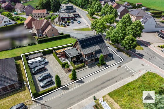Restaurant te koop in Dilsen-Stokkem, Vlaanderen — Horecapand met privé parking en vakantiewoning