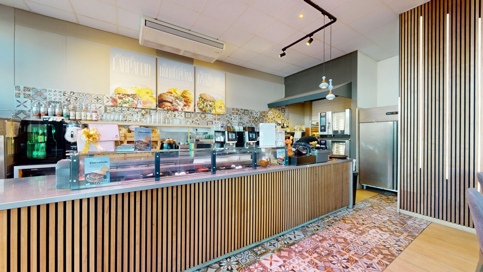 Foto 3 van 14: Lunchroom ter overname in Almelo, Overijssel — Almelo | Lunchroom op absolute A1-locatie