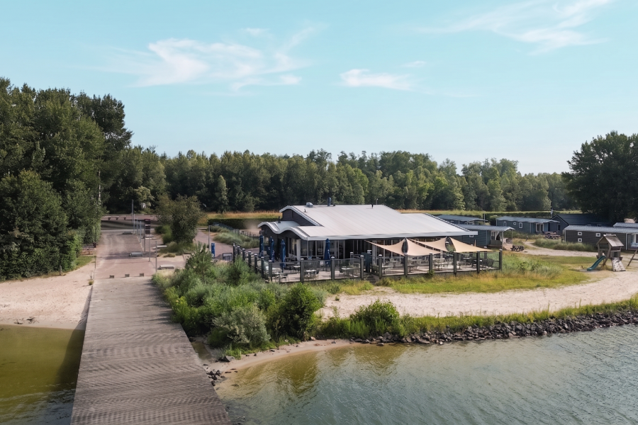 Strandpaviljoen ter overname in Biddinghuizen, Flevoland — Strandpaviljoen Bremerbaai