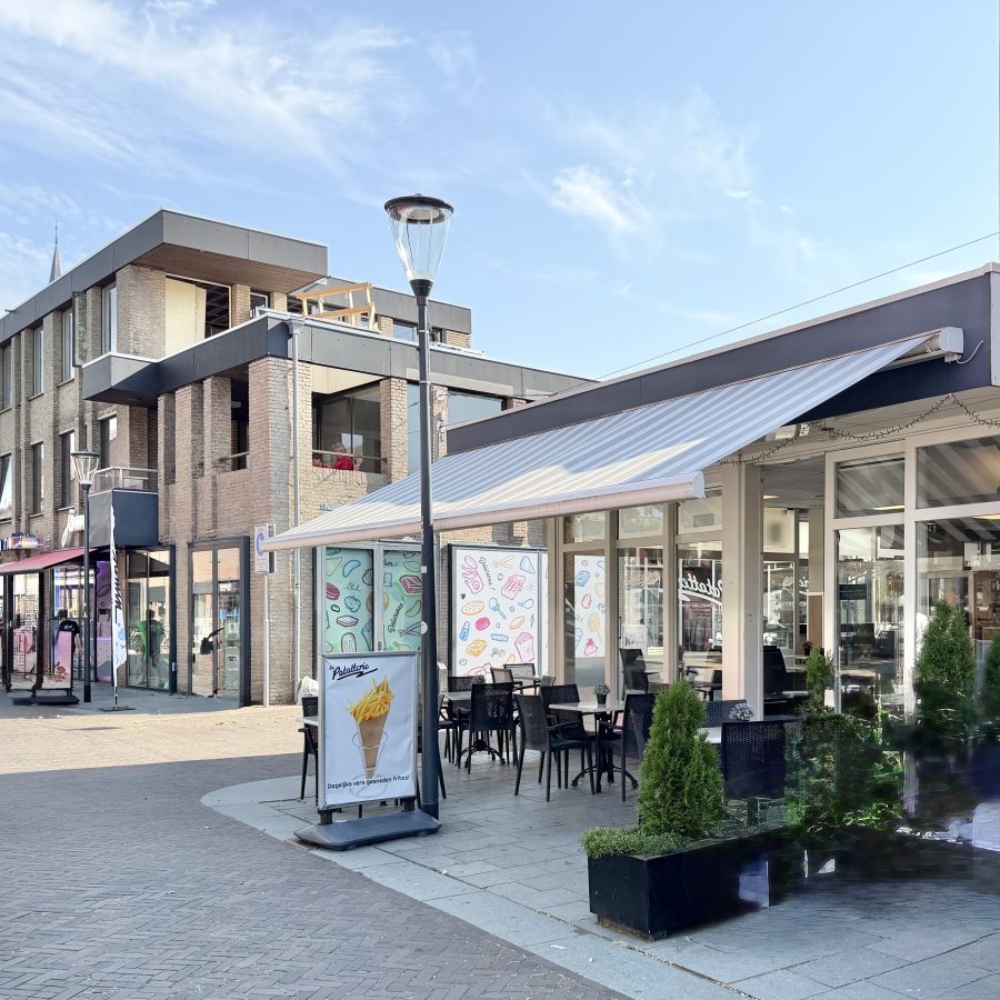 Cafetaria-snackbar ter overname in Venray, Limburg — Cafetaria centrum Venray