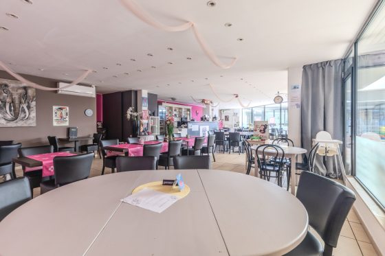 Horeca- onroerendgoed te koop in Lanaken, Limburg — Veelzijdig handelspand op commerciële toplocatie i