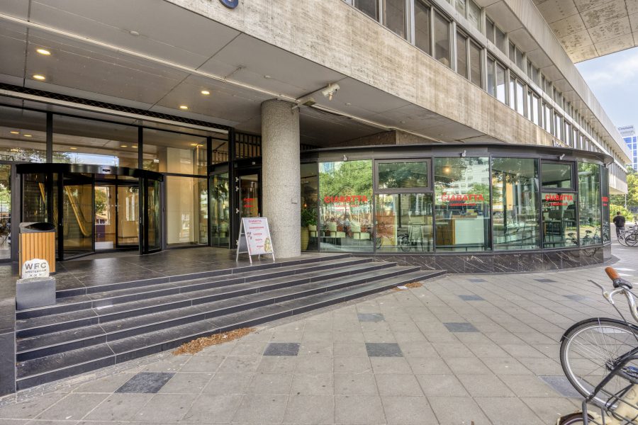 Broodjeszaak te huur in Amsterdam, Noord-Holland — Vernieuwde dagzaak op unieke locatie in Adam