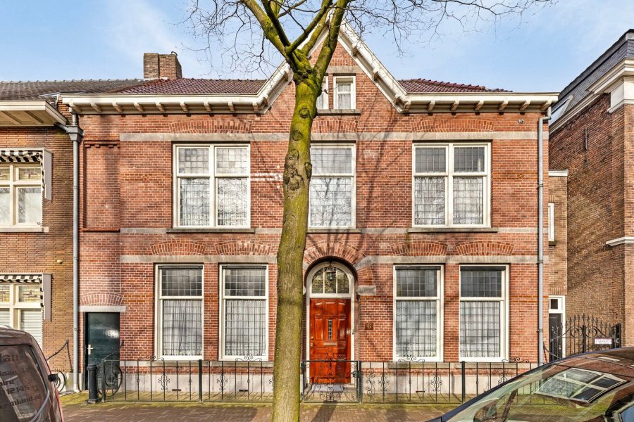 Casco ter overname in Valkenswaard, Noord-Brabant — Karakteristiek Herenhuis