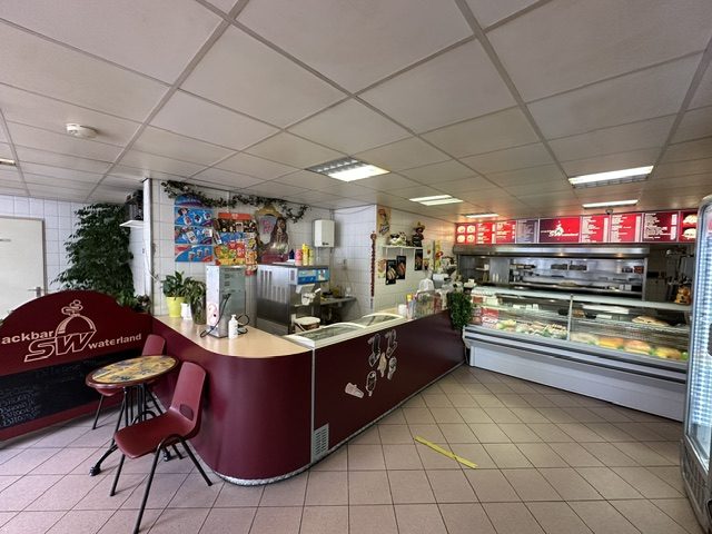 Cafetaria-snackbar te huur in Spijkenisse, Zuid-Holland — Snackbar Nieuw Waterland in Spijkenisse