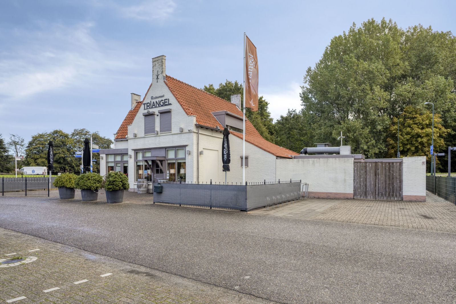 Foto 2 van 14: Restaurant in pacht in Raamsdonksveer, Noord-Brabant — RESTAURANT TE HUUR INCL. INVENTARIS (KORTLOPEND)