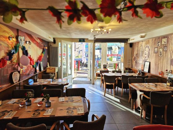 Restaurant ter overname in Noord-Holland — Eetcafé/grillrestaurant te koop- Centrum Enkhuizen