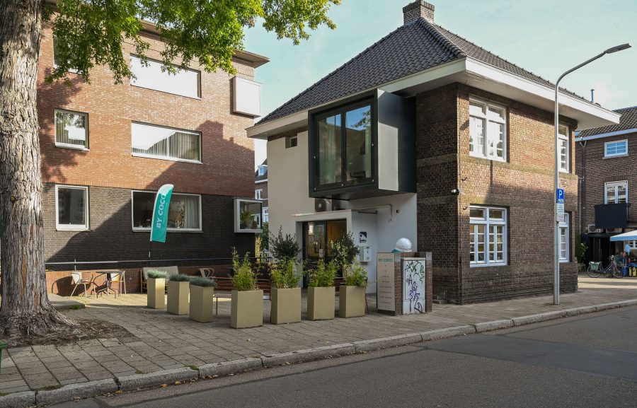 IJssalon ter overname in Maastricht, Limburg — BY COCO