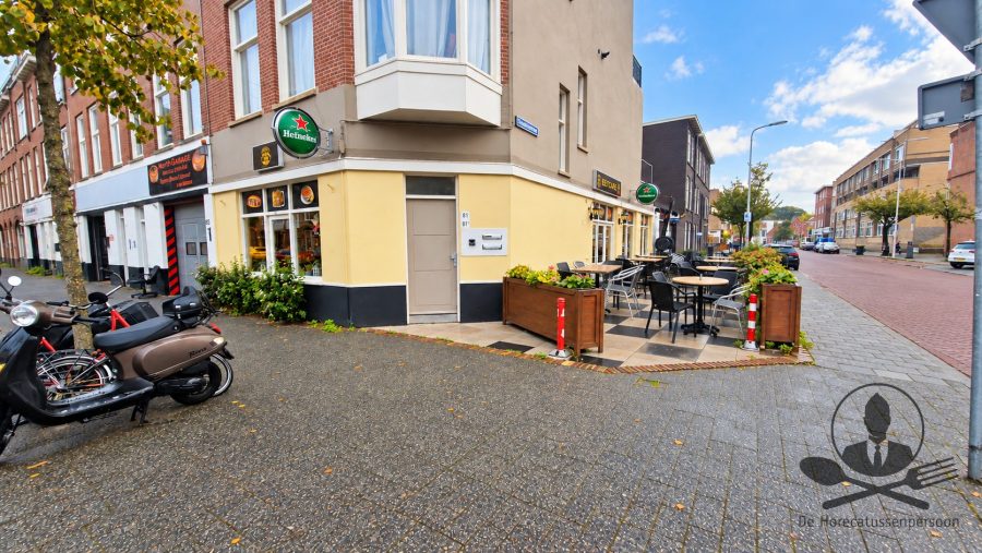 Eetcafé ter overname in 's-Gravenhage, Zuid-Holland — Eetcafé met royaal terras en gunstige huur in Den Haag ter overname