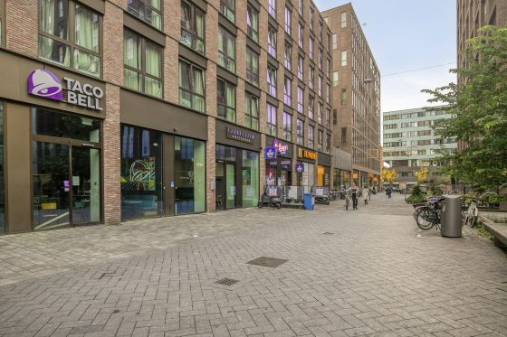 IJssalon ter overname in Amsterdam, Noord-Holland — ID4122 Moderne Horecazaak aan het Osdorpplein