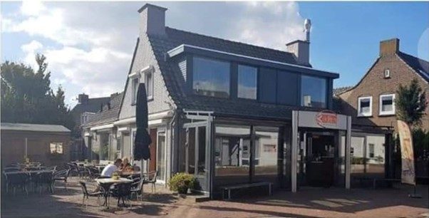 Cafetaria-snackbar ter overname in Gelderland — Cafetaria in kooppand met woning.